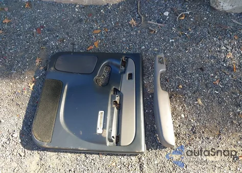 2002 Chevrolet Suburban 1500 Ls z USA, uszkodzony, nr VIN 3GNFK16Z32G318443